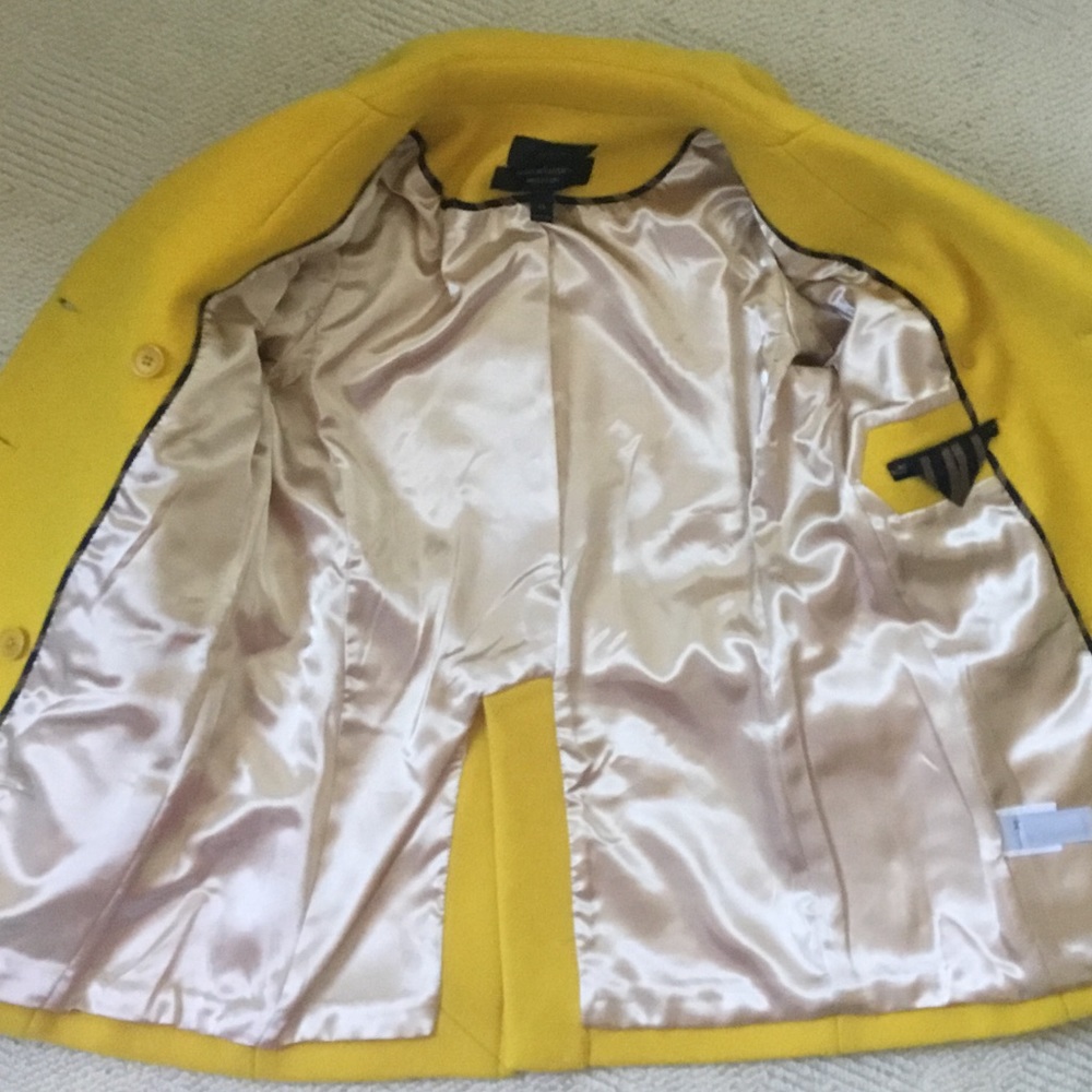 Lemony yellow short coat 🧥 - Picture 4 of 8